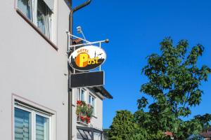 a sign on the side of a building at Hotel Post in Rosbach vor der Höhe