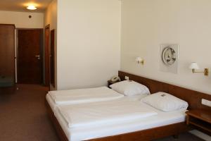 Postel nebo postele na pokoji v ubytování Hotel La Taverna