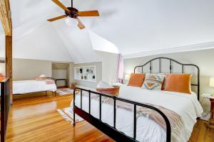 a bedroom with a bed and a ceiling fan at San Antonio Starlight in San Antonio