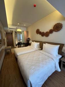 Rúm í herbergi á Ramada by Wyndham Yogyakarta