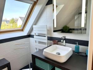 a bathroom with a sink and a window at Maison lumineuse La Forêt-Fouesnant proche plage, golf, avec salle de détente et 5 chambres - FR-1-481-158 in La Forêt-Fouesnant +21 photos