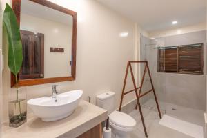 Koupelna v ubytování Bulan Villas Siargao + 3 fotografie