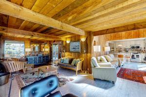 Χώρος καθιστικού στο Sea Ranch Ocean View Zen Retreat
