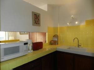 Dapur atau dapur kecil di Appartement Le Lavandou, 3 pièces, 6 personnes - FR-1-251-779