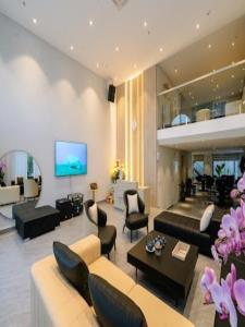 a living room with couches and chairs and a tv at Villa 20 Ngủ Siêu vip Trung tâm Bãi Cháy in Ha Long