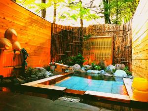 Zahrada ubytování The TOJIBA 松川館 + 37 fotografií