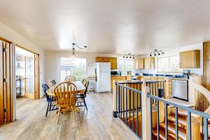 Kuchyň nebo kuchyňský kout v ubytování Sunset Port