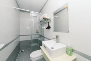 Koupelna v ubytování Mat Troi Vang Dalat Hotel