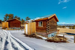 Lorrayne Ranch - 3 Cabins взимку