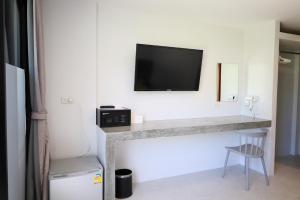 TV a/nebo společenská místnost v ubytování Y House Patong + 15 fotografií