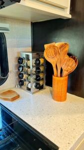 Cucina o angolo cottura di Luxury Glamping near Idaho Event Center in Nampa