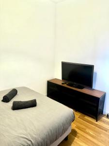 Säng eller sängar i ett rum på Appartement Entier Montespan - Parking Privé
