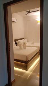 a bedroom with a large bed with a mirror at La Shashalia Luxury in Pondicherry