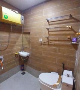 a bathroom with a toilet and a sink at KQ hostel in Ho Chi Minh City