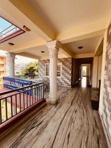 Parveke tai terassi majoituspaikassa Hotel Global Inn