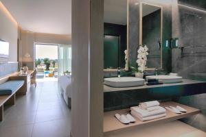 Ванная комната в Ammoa Luxury Hotel & Spa Resort