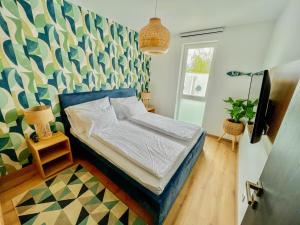 Кровать или кровати в номере Villa Bauhaus Wellness Apartments 205 - GrandPlage +30 фотографий