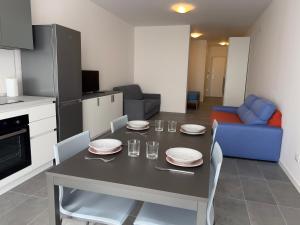 a kitchen and dining room with a table and chairs at Quintarelli home Europa 1 in Negrar