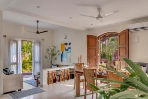 Гостиная зона в Aguada Anchorage - The Villa Resort, Candolim