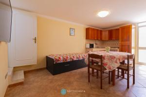 Η κουζίνα ή μικρή κουζίνα στο Iris Flat - San Foca +19 φωτογραφίες