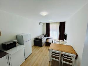 Kuchyň nebo kuchyňský kout v ubytování Family Apartments Pomorie 2