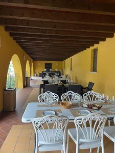 A seating area at Foresteria La Torretta