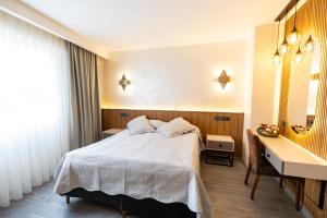 Postel nebo postele na pokoji v ubytování Aktas Hotel