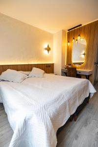 Postel nebo postele na pokoji v ubytování Aktas Hotel
