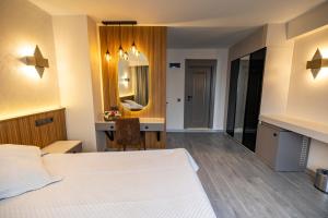 Postel nebo postele na pokoji v ubytování Aktas Hotel