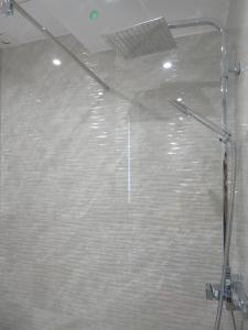 a shower in a bathroom with a glass door at Apartamento Centinela Do Mar in O Pindo +11 photos