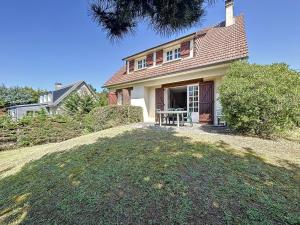 Vonkajšia záhrada v ubytovaní Maison avec Terrasse à 100m de la Plage, Jardin Clos, 3 Chambres, Proche Mont Saint-Michel - FR-1-361-457