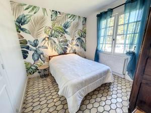 Posteľ alebo postele v izbe v ubytovaní Maison avec Terrasse à 100m de la Plage, Jardin Clos, 3 Chambres, Proche Mont Saint-Michel - FR-1-361-457