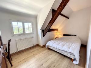 Posteľ alebo postele v izbe v ubytovaní Maison avec Terrasse à 100m de la Plage, Jardin Clos, 3 Chambres, Proche Mont Saint-Michel - FR-1-361-457