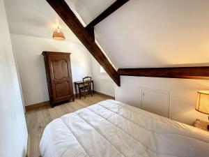 Posteľ alebo postele v izbe v ubytovaní Maison avec Terrasse à 100m de la Plage, Jardin Clos, 3 Chambres, Proche Mont Saint-Michel - FR-1-361-457