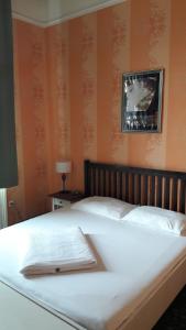 Postel nebo postele na pokoji v ubytování Hotel Goldene Spinne