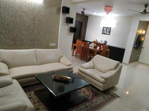 Posezení v ubytování Entire 3 BHK Corporate Service Apartment Manyata Tech Park Hebbal