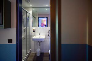 Koupelna v ubytování McDreams Hotel Leipzig