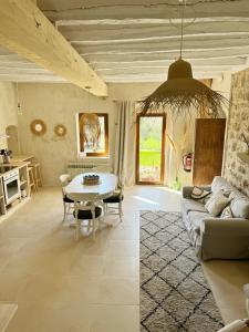 a living room with a table and a couch at Masia Aubareda in San Martín de Tous