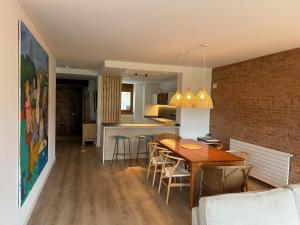 a kitchen and living room with a table and chairs at Casa Otxandi in Ochandiano