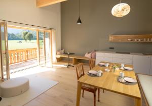 a kitchen and dining room with a table and chairs at Amrai Appartements - Ferienwohnungen in Kreuth am Tegernsee in Kreuth