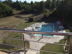 Bazén v ubytování Hotel Enchevi nebo v jeho okolí