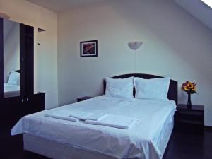 Postel nebo postele na pokoji v ubytování Hotel Enchevi
