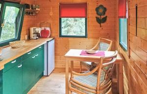 a kitchen with a table and chairs in a cabin at 1 Bedroom Cozy stacaravan In Warthe in Warthe