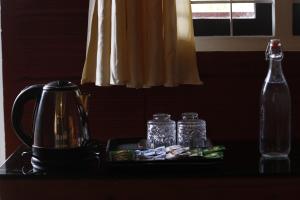 a table with a kettle and a bottle of water at Mountain Manor in Vayittiri