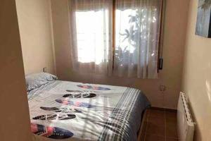 A bed or beds in a room at Casa Bellavista con piscina en Caldes Costa Brava
