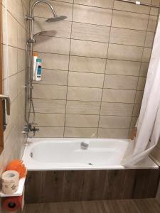 A bathroom at Casa Bellavista con piscina en Caldes Costa Brava