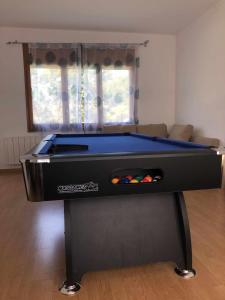 Casa Bellavista con piscina en Caldes Costa Brava biliárdasztala