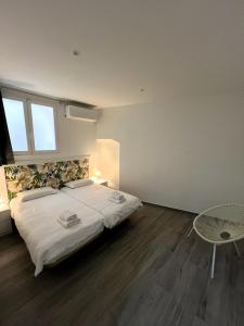 a bedroom with a large bed and a table at Cómodo apartamento Mayor y Sol in Madrid