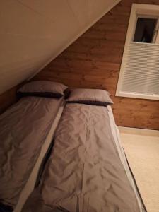 Een bed of bedden in een kamer bij Mini Lyngen
