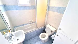 Koupelna v ubytování 2Br Apt Coastal Comfort with Internet Access + 8 fotografií